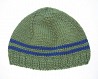 Zaļa merīnvilnas cepure no mīkstas itāļu merīnvilnas dzijas (oeko-Tex) ar divām zilām svītrām. Var pasūtīt bez svītrām. Visi izmēri.