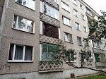 Tiek pārdots 3 istabu dzīvoklis zaļā rajonā lietuviešu projekta majā, 1. stāvā, 54 m2, gaišs, nav stūra, dubultās durvis. Dzīvoklim ir ...