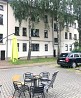 Latvija, Rīga, Pulkveža Brieža iela. Zeme īpašumā, pagalma māja, renovēta māja, ķieģeļu mūra sienas, fasāde ar dekoratīvo apmetumu, ...