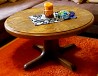 Marmora akmens galds ar ozolkoka apdari no Austrijas. Galda kājas augstums 50 cm., galda plaknes diametrs 100 cm.