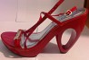 Pārdod ļoti stilīgas, spilgti sarkanas 40 izmēra vasaras kurpes, piemērotas dažādiem pasākumiem. Jaunas.